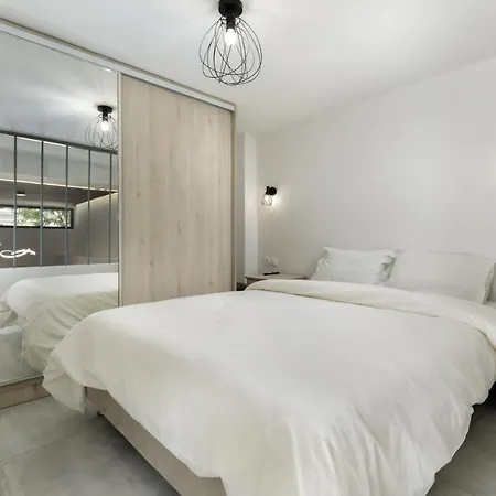 C.7 Cyclamen #loft_studio_near_the_sea * Thessaloníki